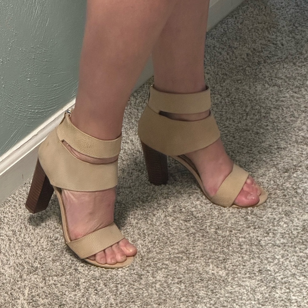 SPLENDID Tan leather “Jessa” heeled sandal sz 7.5